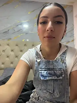 Snapshot of Julieth_ec chatting on July 8, 2026, 12:20 pm Julieth ec online show from July 8, 2026, 12:20 pm