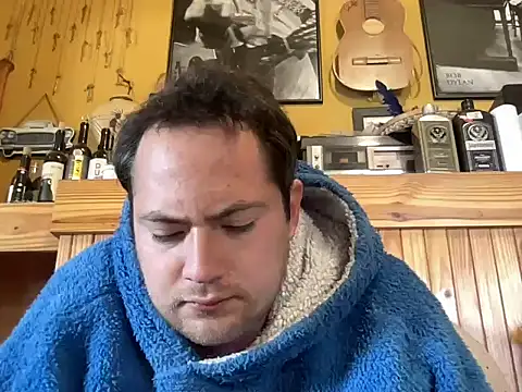 alecsgzz online show from May 17, 2026, 1:51 pm