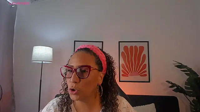 Snapshot of Eva-Millss chatting on May 14, 2026, 8:04 pm Eva-Millss online show from May 14, 2026, 8:04 pm