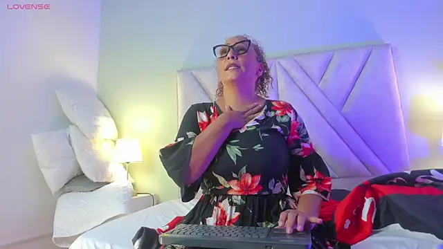Eva-Millss online show from July 17, 2026, 8:35 pm