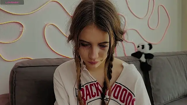 Snapshot of evvaavve chatting on July 14, 2026, 5:18 pm evvaavve online show from July 14, 2026, 5:18 pm