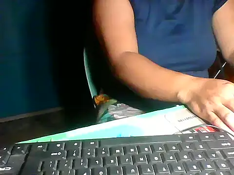 Snapshot of MommyKaye30 chatting on May 27, 2026, 7:11 pm MommyKaye30 online show from May 27, 2026, 7:11 pm