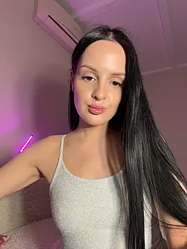 Evaryn online show from May 6, 2026, 9:31 pm