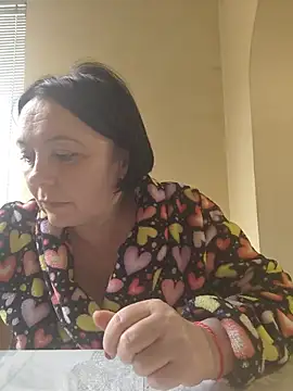 Snapshot of EmmaEmmy40 chatting on June 17, 2026, 5:14 pm EmmaEmmy40 online show from June 17, 2026, 5:14 pm