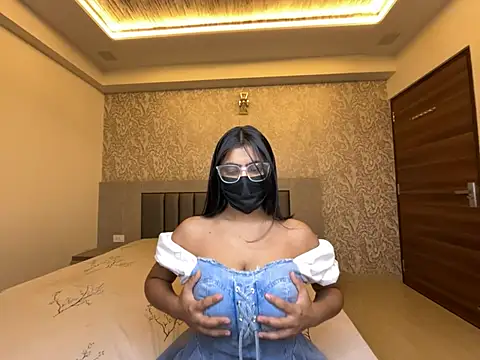 Snapshot of Miss_Heer chatting on July 1, 2026, 7:02 pm Miss Heer online show from July 1, 2026, 7:02 pm