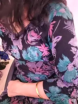 zoya baby  online show from May 18, 2026, 7:03 am