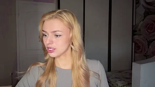 Snapshot of ScarlettRosy chatting on May 13, 2026, 3:37 am ScarlettRosy online show from May 13, 2026, 3:37 am