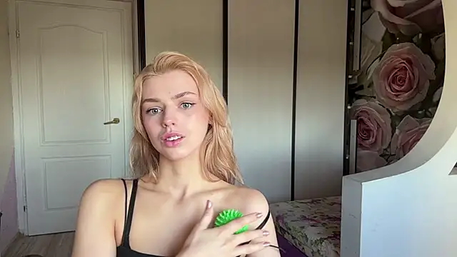 Snapshot of ScarlettRosy chatting on May 14, 2026, 3:46 am ScarlettRosy online show from May 14, 2026, 3:46 am