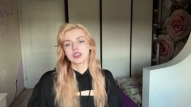 Snapshot of ScarlettRosy chatting on May 16, 2026, 3:03 am ScarlettRosy online show from May 16, 2026, 3:03 am