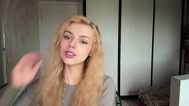 Snapshot of ScarlettRosy chatting on May 18, 2026, 4:07 am ScarlettRosy online show from May 18, 2026, 4:07 am