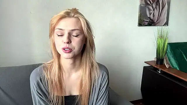 Snapshot of ScarlettRosy chatting on May 28, 2026, 4:10 am ScarlettRosy online show from May 28, 2026, 4:10 am