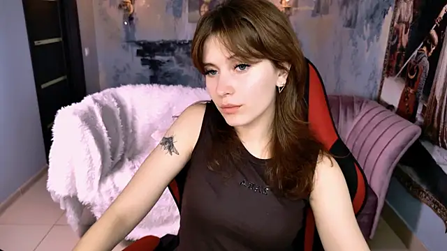 LolaDominara online show from July 18, 2026, 1:15 pm