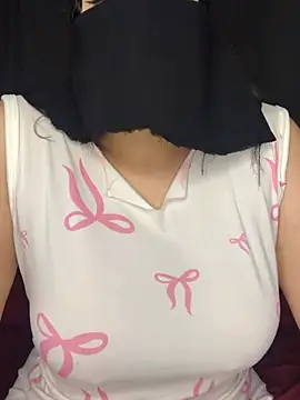 Snapshot of Gamillaa chatting on May 26, 2026, 5:31 pm Gamillaa online show from May 26, 2026, 5:31 pm