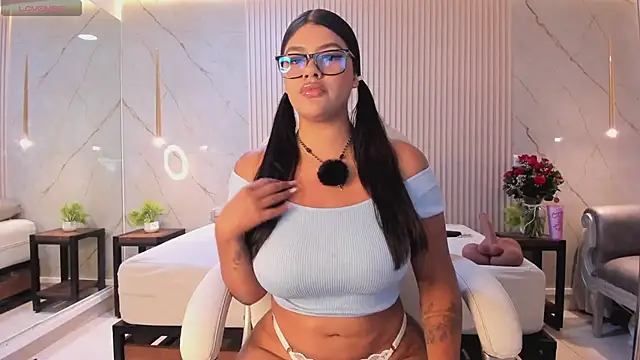 luna taylorss online show from May 28, 2026, 11:07 am