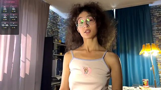 Snapshot of CurlyWinx chatting on June 9, 2026, 7:42 am CurlyWinx online show from June 9, 2026, 7:42 am
