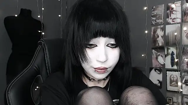 lucy8bit online show from May 2, 2026, 10:15 pm