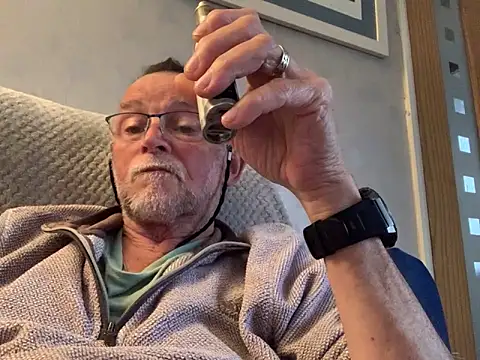 Snapshot of Moonraker64 chatting on May 18, 2026, 6:58 pm Moonraker64 online show from May 18, 2026, 6:58 pm