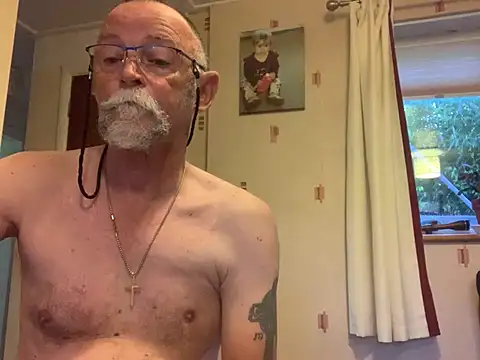 Moonraker64 online show from July 7, 2026, 4:37 am