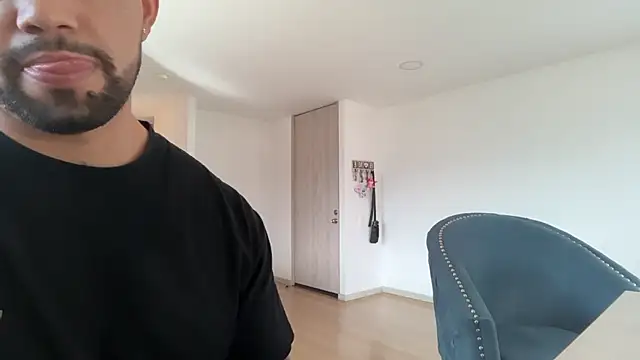 exclusivecouple69 online show from June 19, 2026, 8:34 pm