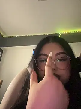Snapshot of ElyBabyX chatting on May 27, 2026, 1:57 am ElyBabyX online show from May 27, 2026, 1:57 am