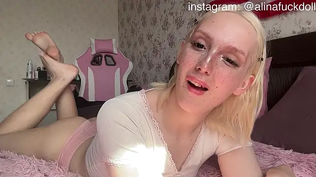 Snapshot of llinabarbie chatting on July 19, 2026, 12:42 pm llinabarbie online show from July 19, 2026, 12:42 pm