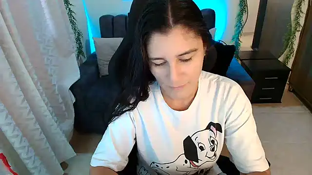 Snapshot of LUCYMILF_SEXY chatting on August 5, 2026, 6:00 pm LUCYMILF SEXY online show from August 5, 2026, 6:00 pm