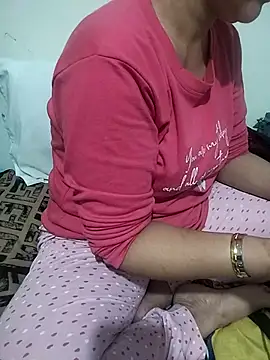 Snapshot of amira567 chatting on May 17, 2026, 5:31 pm amira567 online show from May 17, 2026, 5:31 pm