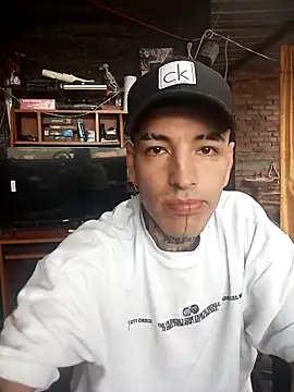 Snapshot of demoni0802 chatting on May 3, 2026, 9:21 pm demoni0802 online show from May 3, 2026, 9:21 pm