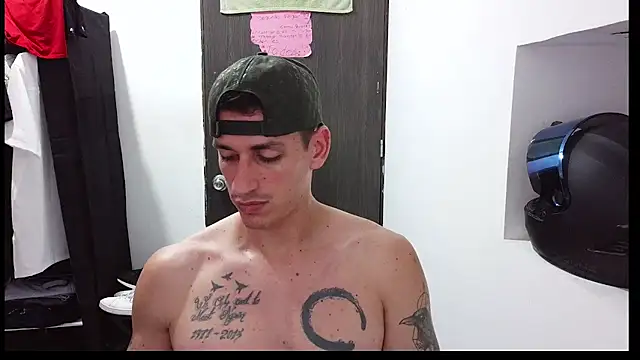 Snapshot of RaulRico chatting on June 18, 2026, 12:22 am RaulRico online show from June 18, 2026, 12:22 am
