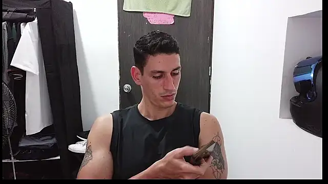 Snapshot of RaulRico chatting on June 20, 2026, 11:18 pm RaulRico online show from June 20, 2026, 11:18 pm