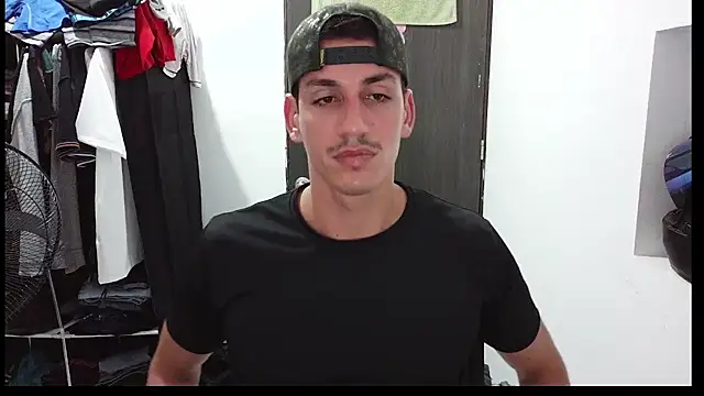 Snapshot of RaulRico chatting on June 27, 2026, 3:44 am RaulRico online show from June 27, 2026, 3:44 am