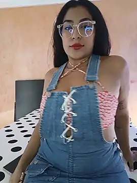 Snapshot of Ela_tyson chatting on May 12, 2026, 9:45 pm Ela tyson online show from May 12, 2026, 9:45 pm