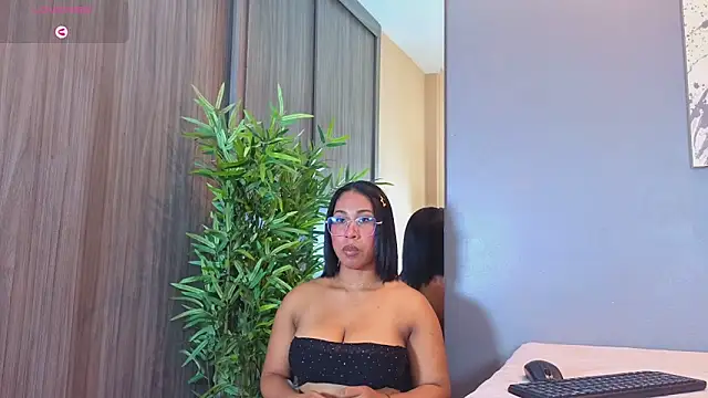 Karlie moore  online show from May 21, 2026, 9:22 pm