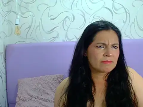 JenniferLondonx online show from May 15, 2026, 9:44 pm