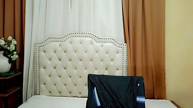 Ladymikaela online show from July 18, 2026, 2:32 pm