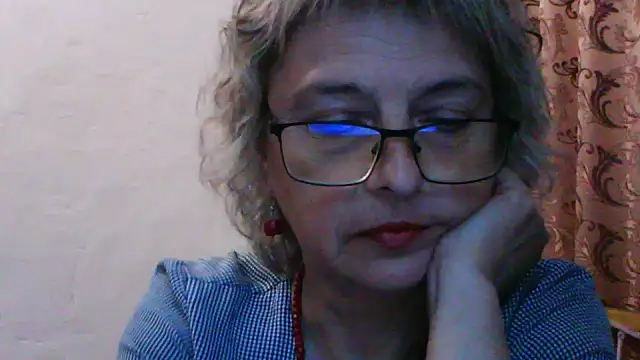 ElizabethGorden online show from June 14, 2026, 5:37 pm