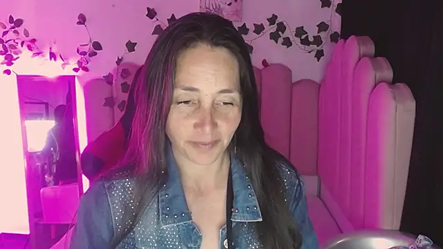 janneth16 online show from May 4, 2026, 3:19 pm