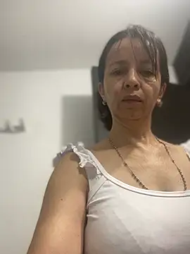 Soy Camila8 online show from May 16, 2026, 12:48 pm