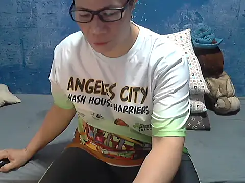 hotchilimom online show from July 23, 2026, 10:29 pm