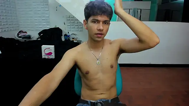 Erick hot12 online show from May 4, 2026, 8:05 pm