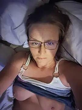 Queenle91 online show from May 17, 2026, 3:15 am