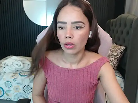 Snapshot of naomis_36 chatting on May 6, 2026, 1:49 pm naomis 36 online show from May 6, 2026, 1:49 pm