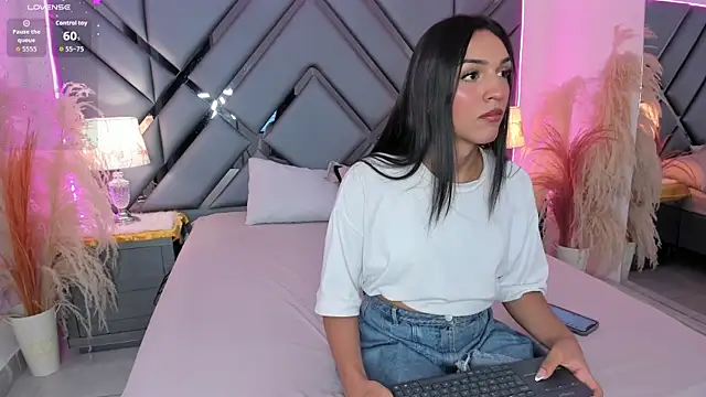 MadisonHerrera online show from May 13, 2026, 4:48 pm