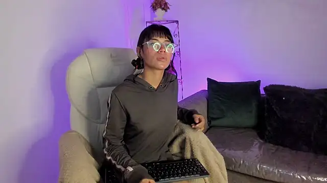 Saraa Lee856 online show from May 8, 2026, 7:41 pm
