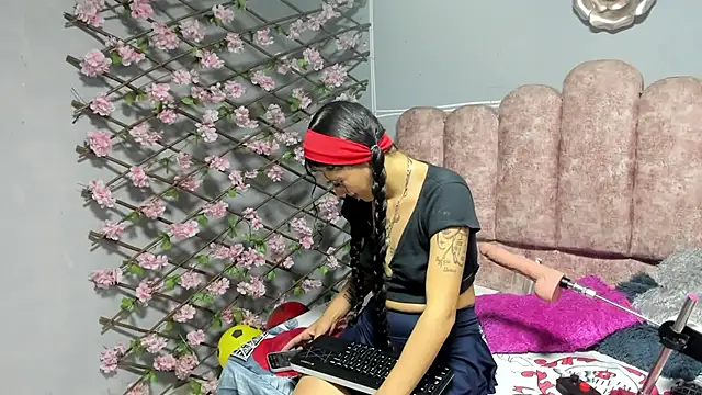 Snapshot of Sharlotshh chatting on July 11, 2026, 3:42 am Sharlotshh online show from July 11, 2026, 3:42 am
