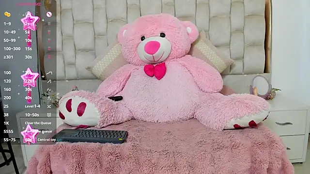 MaddyReyes online show from June 25, 2026, 7:51 pm