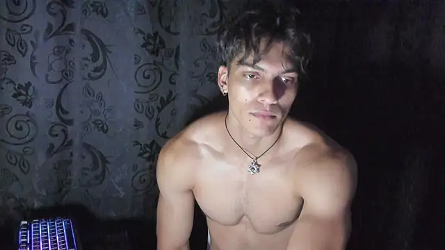 Snapshot of Alessio_Valee chatting on June 1, 2026, 6:26 am Alessio Valee online show from June 1, 2026, 6:26 am