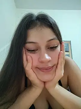 LizzyFrost online show from May 28, 2026, 7:44 pm
