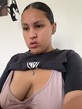 Snapshot of Selene_Voon_ chatting on July 31, 2026, 8:41 pm Selene Voon online show from July 31, 2026, 8:41 pm