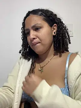 Snapshot of Selene_Voon_ chatting on August 6, 2026, 11:17 pm Selene Voon online show from August 6, 2026, 11:17 pm